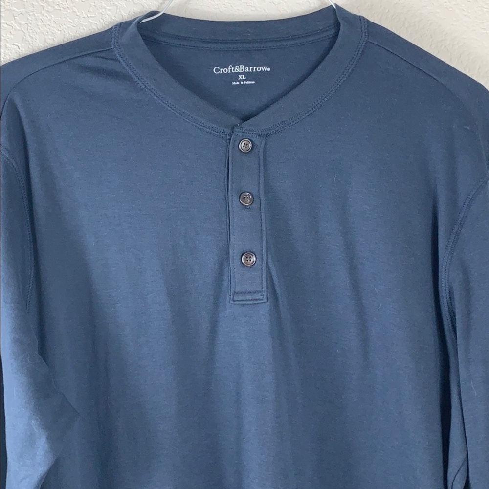 Croft & Barrow long sleeve 3 button casual top - Picture 2 of 4